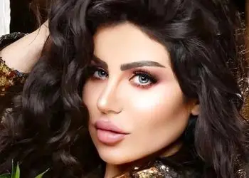 فیلم/ سوپرمدل عرب در حرم امام رضا / حلیمه بولند با حجاب کامل!