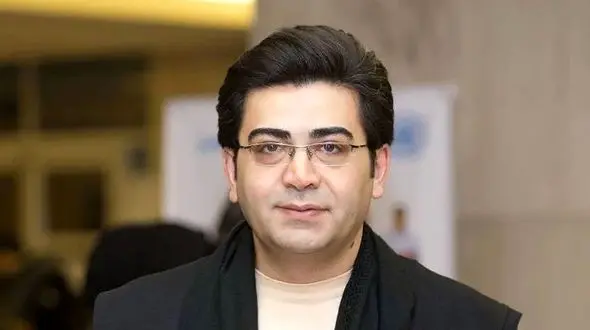 رخت عزای متفاوت فرزاد حسنی، داوود سریال قطب شمال در مراسم تشییع مادرش/ روحش شاد و یادش گرامی+عکس