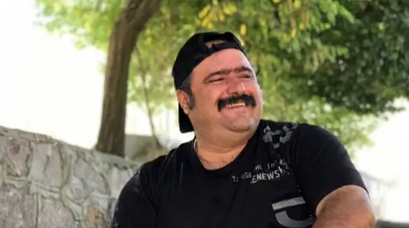 چیدمان شیک مبلمان لاکچری و خوش رنگ خانه مدرن کاظم نوربخش، سلمان سریال نون خ/ از عتیقه جات سلطنتی تا فرش اصیل ایرانی 