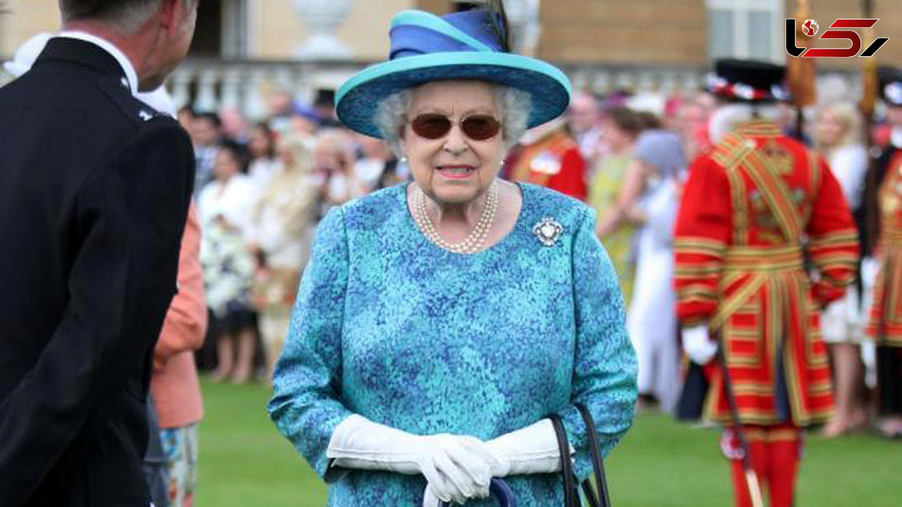 راز دست کش های سفید ملکه انگلستان در طول هفتاد سال 