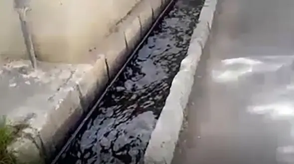 فیلم راه افتادن خونابه در جوی های دماوند / همه استرس گرفتند !