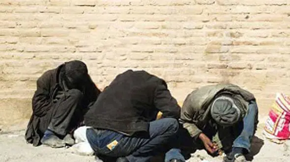 گرفتن تست کرونا از معتادان خیابانی در شیراز