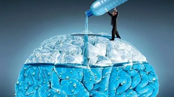 چرا آب برای بدن حیاتی است؟ + فیلم آموزشی