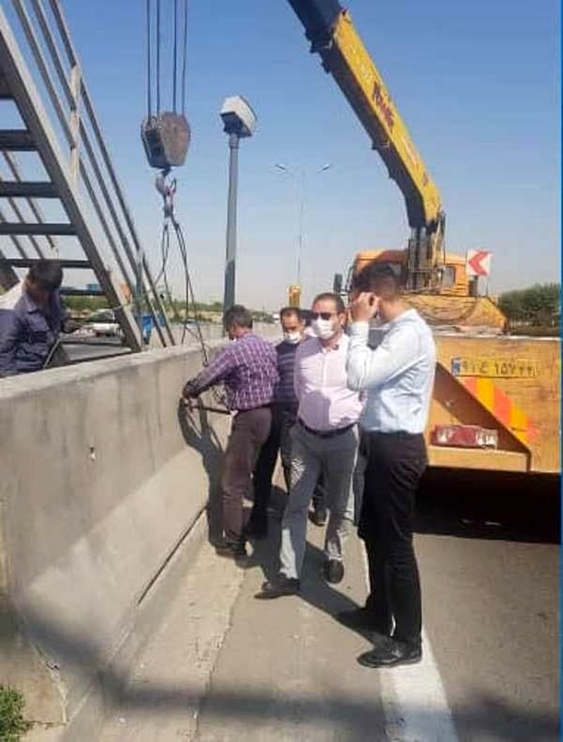 اجرای طرح نصب نیوجرسی بجای گاردریل های وسط بزرگراه آزادگان 