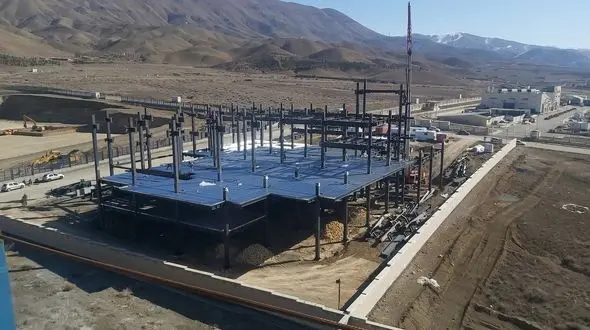 اسرار یک سقف عرشه فولادی مستحکم و اقتصادی: از انتخاب گلمیخ تا اجرای دقیق توسط پیمانکار حرفه‌ای