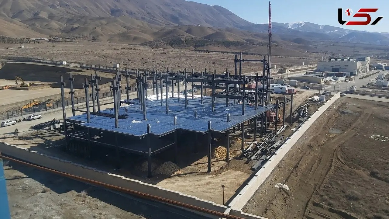اسرار یک سقف عرشه فولادی مستحکم و اقتصادی: از انتخاب گلمیخ تا اجرای دقیق توسط پیمانکار حرفه‌ای