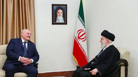 رهبر معظم انقلاب: کشورهای مورد تحریم آمریکا باید با همکاری یکدیگر این حربه را از بین ببرند 