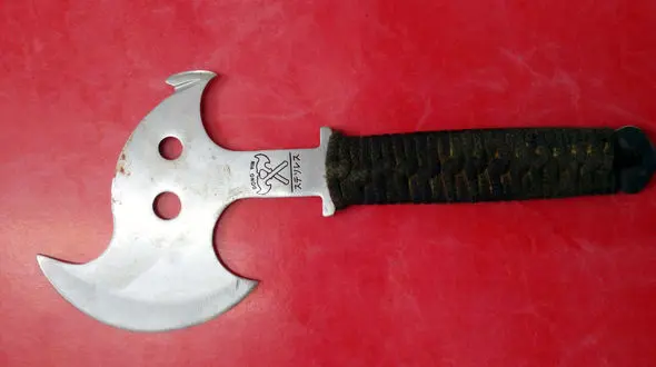 وحشت زن ابادانی از حمله مرد ساطور به دست/پلیس شاهد این صحنه بود+عکس