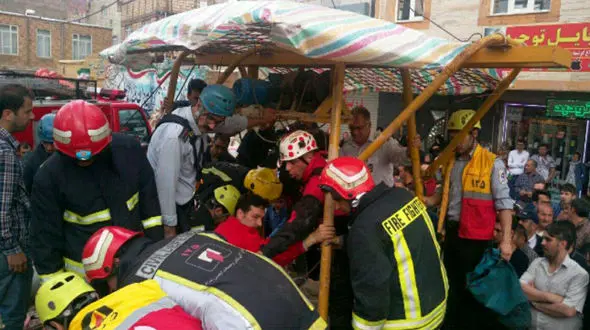 سقوط کارگری به گوال ۱۷ متری در تبریز + عکس