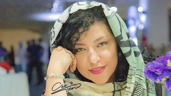 عکس زیرخاکی کودکی پریچهر قنبری، همسر سابق شهاب حسینی در کنار پدر و مادرش / جوری شبیه مامانش هست که انگار خودشه