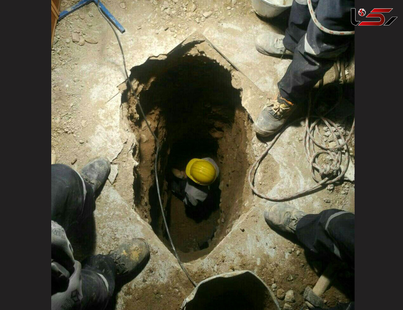 آتش نشان ها مجبور به حفر تونل شدند / شرایط سخت امدادرسانی در پلاسکو + عکس حفره