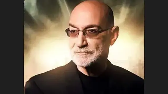 دانلود آهنگ باشکوه سیاوش قمیشی به نام نمیدونی چیزی از عشق / تو یه هم صحبتی اما...