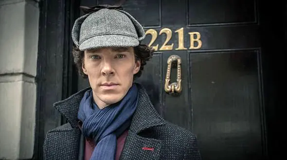 کتک کاری خیابانی بازیگر نقش شرلوک هلمز در لندن + عکس