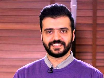فیلم/ کنایهٔ جنجالی ابوطالب حسینی به ماجرای نفیسه روشن و فوتبالیست معروف: شما ۵۰ نفر را معطل می کردی و با این شیطونک حرف می زدی: چقدر توی اغما درخشان بودی بهترین بازیگر ایرانی!