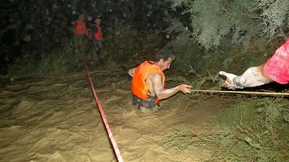 زائران گرفتار در رودخانه «گاوی» مهران نجات یافتند