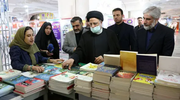 ناشران منتظر خبرهای خوش در زمینه تأمین کاغذ باشند/ کتاب باید ارزان و به سهولت به دست همه برسد