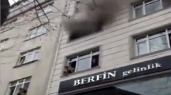 فیلم / مادر فداکار 4 کودک خود را از پنجره پرتاب کرد / ترکیه