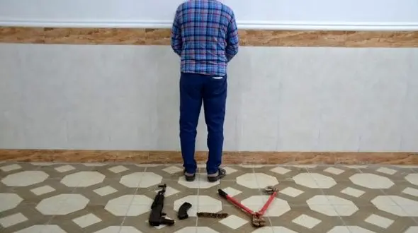 فیلم لحظه سرقت از صندوق عقب پراید  توسط سارق خونسرد/ آبادان