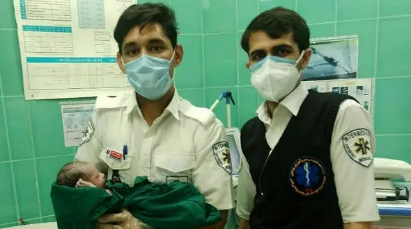 تولد نوزاد آمبولانسی در رازوجرگلان