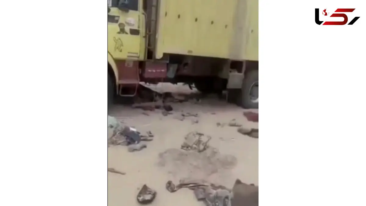 فیلم مخصوص بزرگسالان / صحنه مرگ 49 زن و مرد و کودک بخاطر تشنگی در صحرای بزرگ  / کامیون خراب شد و همه مردند 
