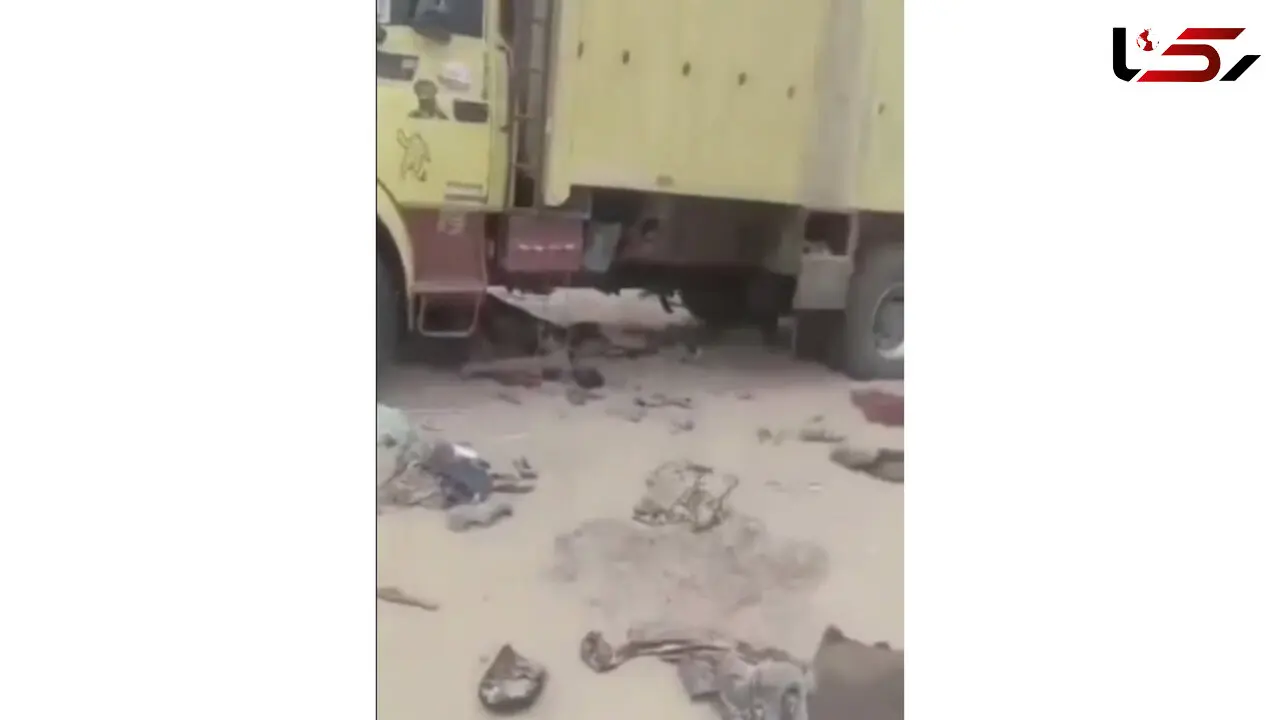 فیلم مخصوص بزرگسالان / صحنه مرگ 49 زن و مرد و کودک بخاطر تشنگی در صحرای بزرگ  / کامیون خراب شد و همه مردند 