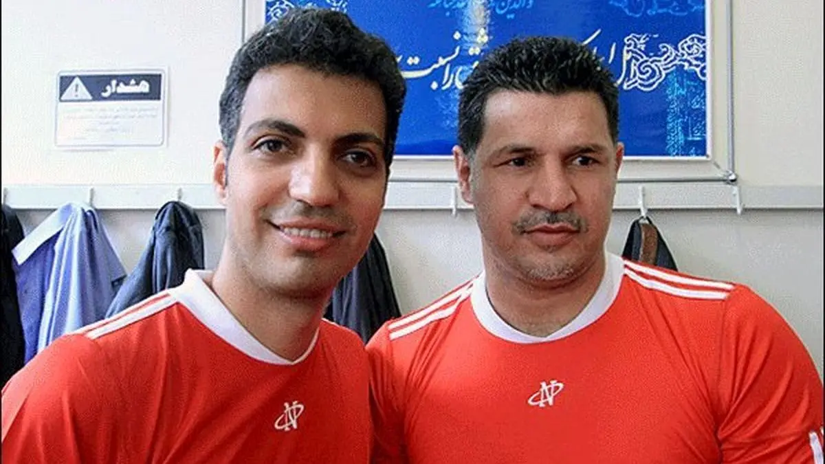 علی دایی به فردوسی پور: لامصب این چه فیلمی بود از من پخش کردی ... پلیورم رو کردم تو شلوارم خانومم میگه من اگه زودتر این تیپ رو میدیدم جواب بله نمیدادم ...