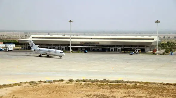 شرایط بحرانی در سواحل جنوب/همه پروازهای فرودگاه خلیج فارس عسلویه لغو شد 