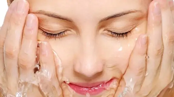 شادابی پوست با شستن صورت دو بار در روز