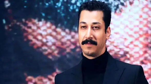 تغییر چهره عجیب بهرام افشاری در «مرد عینکی»