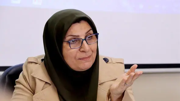 نمایندگان مجلس فقر را درک نکرده اند ولی با قید فوریت موضوع حجاب را بررسی می کنند/حقوق اساتید دانشگاه به نصف ماه هم نمی رسد