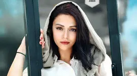 نگاهی به دکوراسیون گرم و صمیمی منزل سوگل خلیق؛ از پنکه قدیمی تا کتاب های ارزشمند