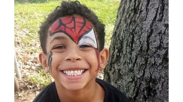 فیلم تلخ از خودکشی پسر 8 ساله در اتاق خواب+ تصاویر