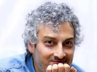 یادی کنیم از گریم تاریخی و زنانه ارژنگ امیرفضلی در پشت صحنه فیلم / تو نگاه اول عمرا باور کنید کی به کیه