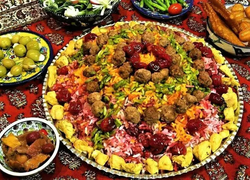 آلبالوپلو با مرغ یا گوشت