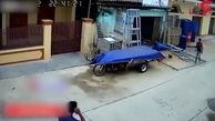 انفجار وحشتناک سیلندر گاز در نزدیکی یک مرد بخت برگشته + فیلم 