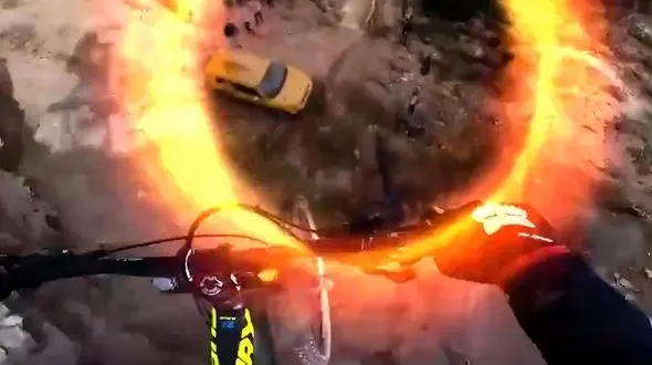 دوچرخه سواری که به جهان های دیگر می رود! + فیلم و عکس