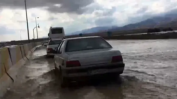 سیل جاده تهران - مشهد را گرفت + فیلم