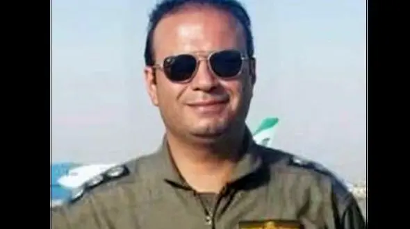 عکس دیدار جگرسوز پدر خلبان هلیکوپتر رئیس جمهور با پسرش + فیلم دو پسر خردسال کاپیتان دریانوش