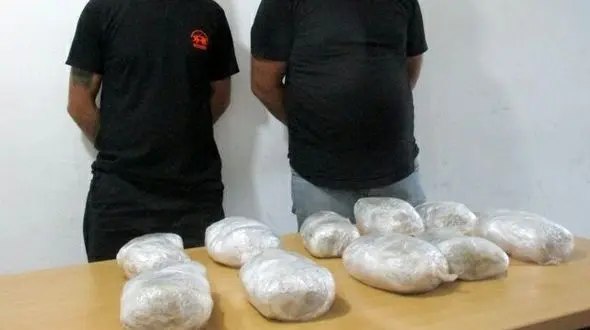 توقیف خودرو حامل 5 کیلو گرم هروئین طی یک عملیات ضربتی در لرستان