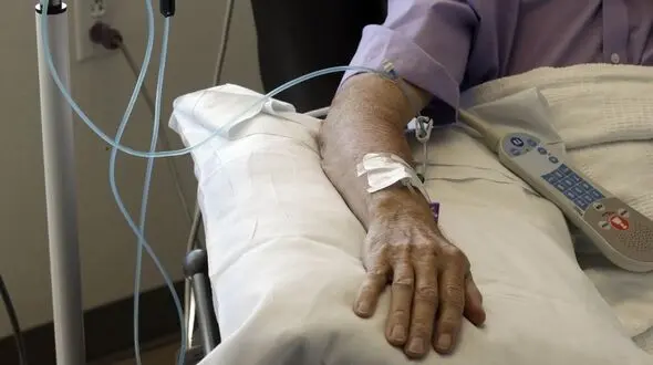 گرانی ده برابری قیمت برخی داروهای بیماران خاص و سرطانی / سرنوشت محتوم مرگ؛ در انتظار بیماران فقیر