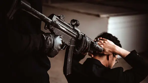 فیلم و جزییات عملیات رهایی دختر گروگان گرفته شده در شیراز / پسر جوان کشته شد 