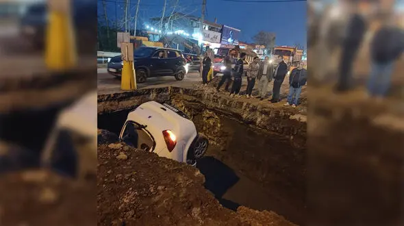 سقوط خودرو به گودال طرح عمرانی در رودسر 
