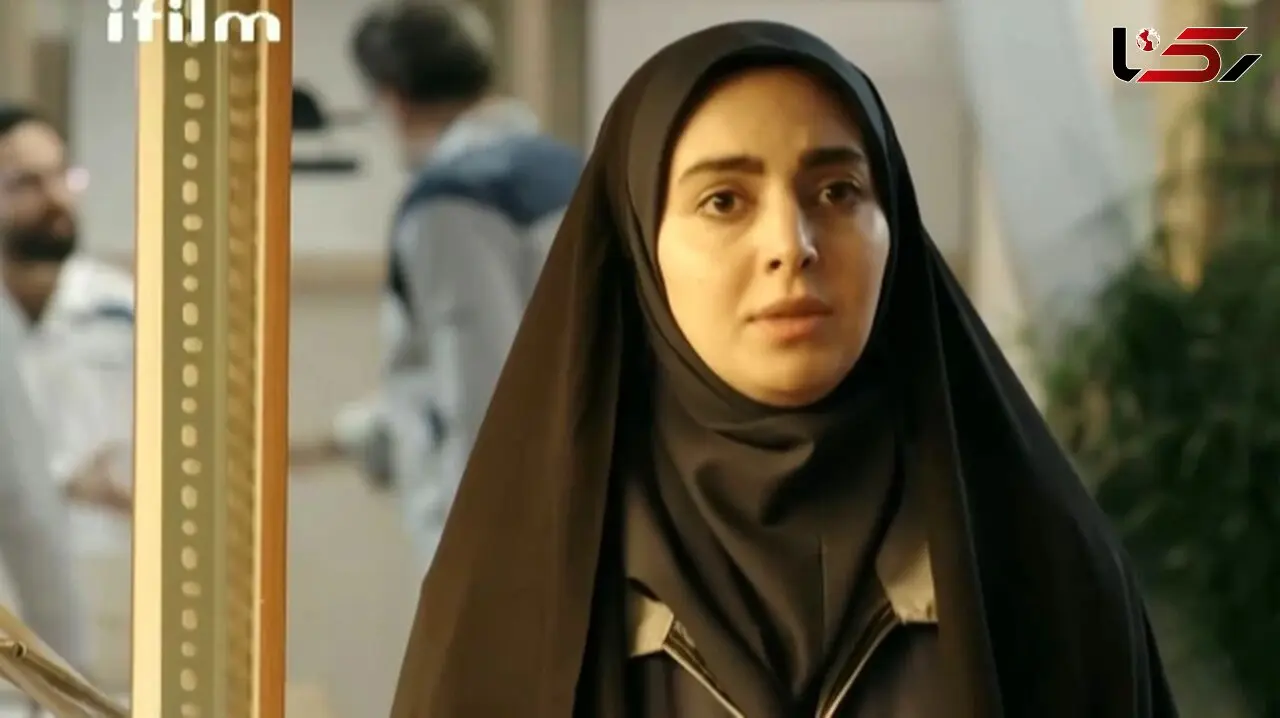 عکس «مرضیه» بچه مهندس در کنار حمید گودرزی در پشت‌صحنه سریال غریبه