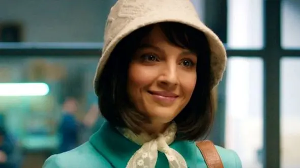 نگاهی به چیدمان هنری خانه مهسا حجازی بازیگر سریال تاسیان/ بشقاب های دیوارکوب، کتابخونه چوبیِ پر کتاب، درختچه برگ انجیری، کرسی + عکس ها