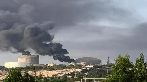 آتش سوزی بزرگ در پتروشیمی خارک + فیلم 