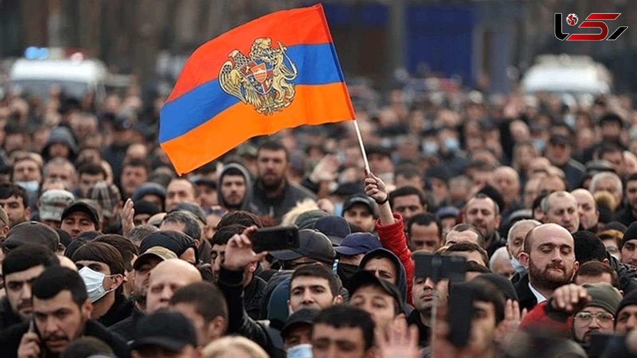  Armenia: Protesters Storm Gov’t Building amid Political Crisis 