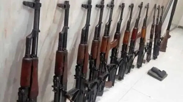 توقیف محموله سنگین سلاح و نارنجک دستی در مرزهای کشور / 7 قاچاقچی دستگیر شدند