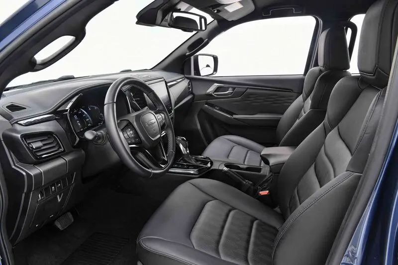 نمای داخل کابین خودرو ایسوزو D-Max برقی