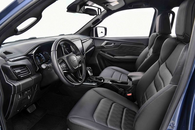 نمای داخل کابین خودرو ایسوزو D-Max برقی