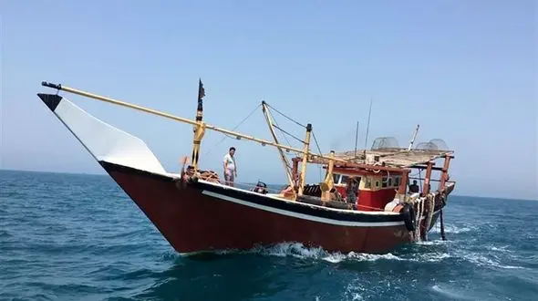 توقیف یک لنج در جزیره هرمز بخاطر پوشش نامتعارف